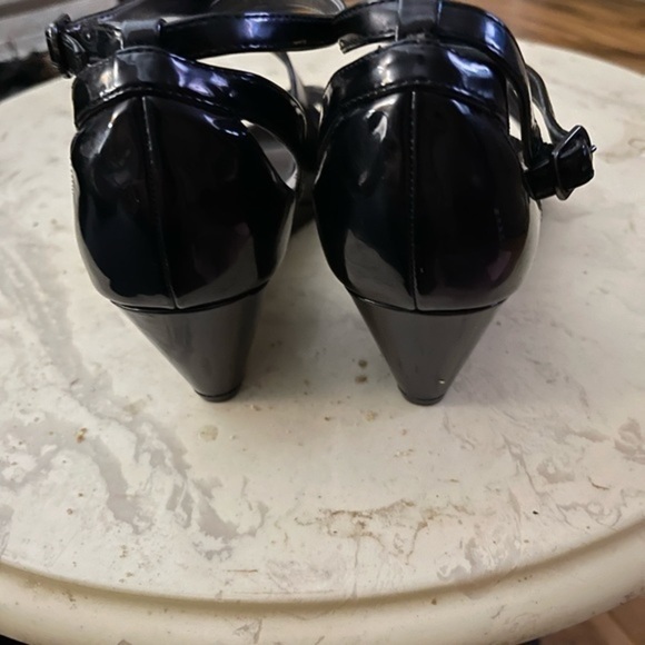 Brand New w/o Box - Bandolinos Black Patent - Size 10 - Comfort Insoles - - Picture 3 of 6